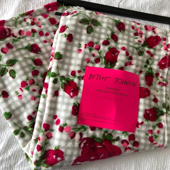 Betsey Johnson Other - Betsey Johnson Gingham Rose Oversized Plush Throw